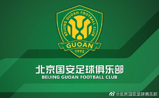 王嘉尔身着复古衬衫摩登范儿十足，搭配各种时尚元素展现出不同气质，自带阳光潮流感和超凡时尚感，表情n连拍调皮率真个性十足。